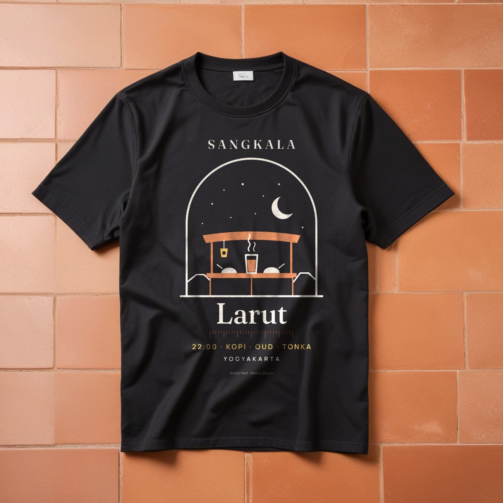 Kaos merch “Larut” warna arang, tampak atas