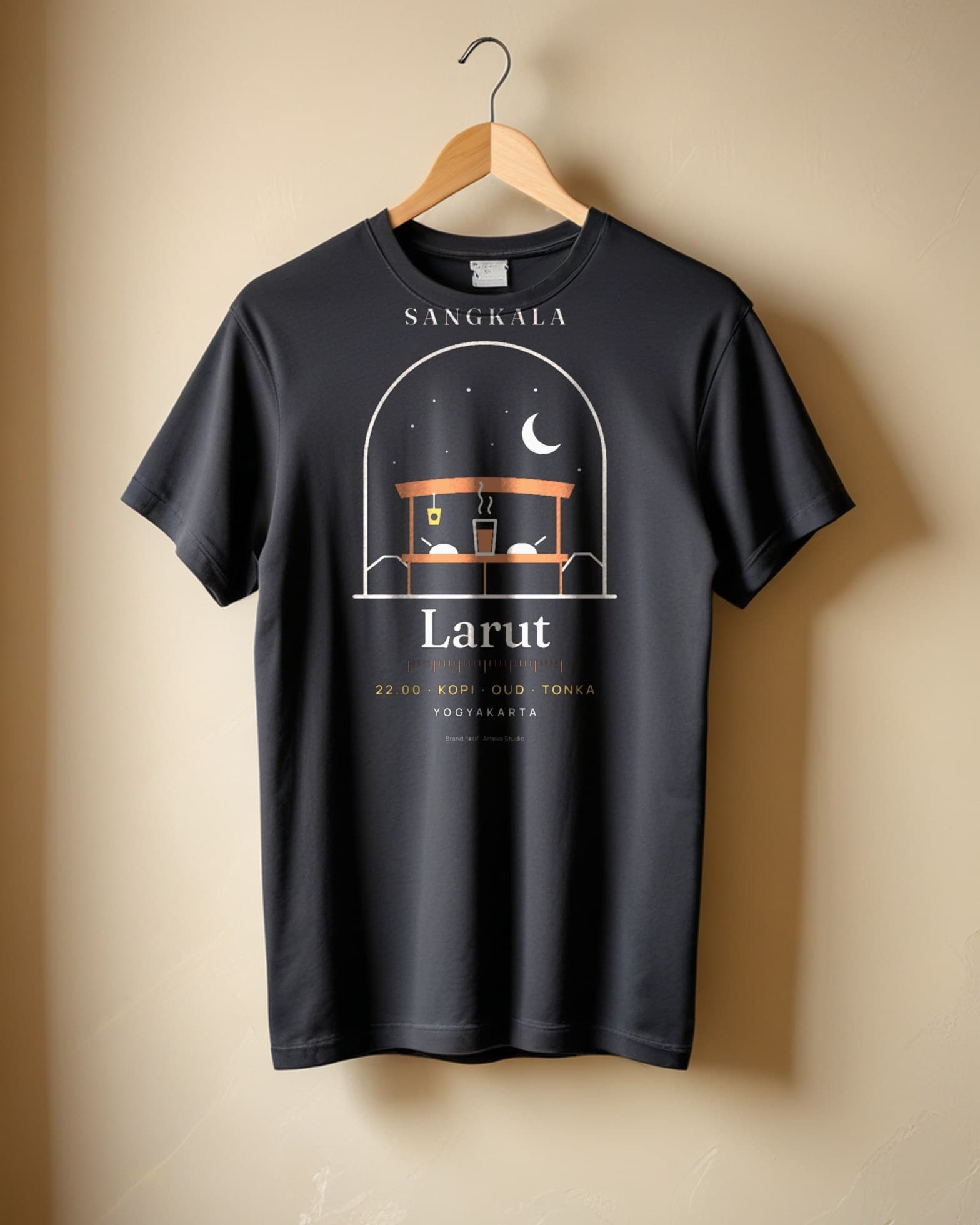 Kaos “Larut” di gantungan